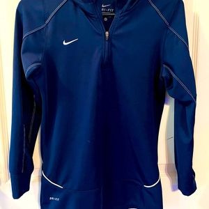 Women’s dri fit Nike pullover size med